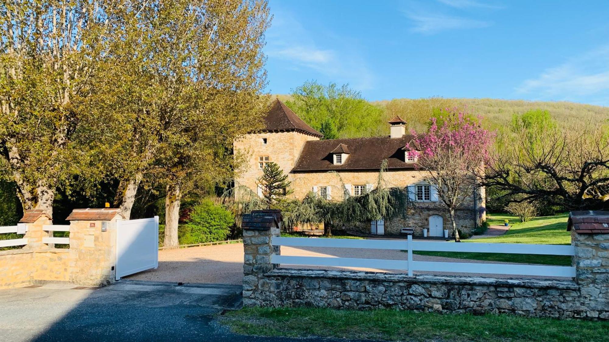 Le Moulin Du Boisset Bed and Breakfast Saint-Denis-lès-Martel Exteriör bild
