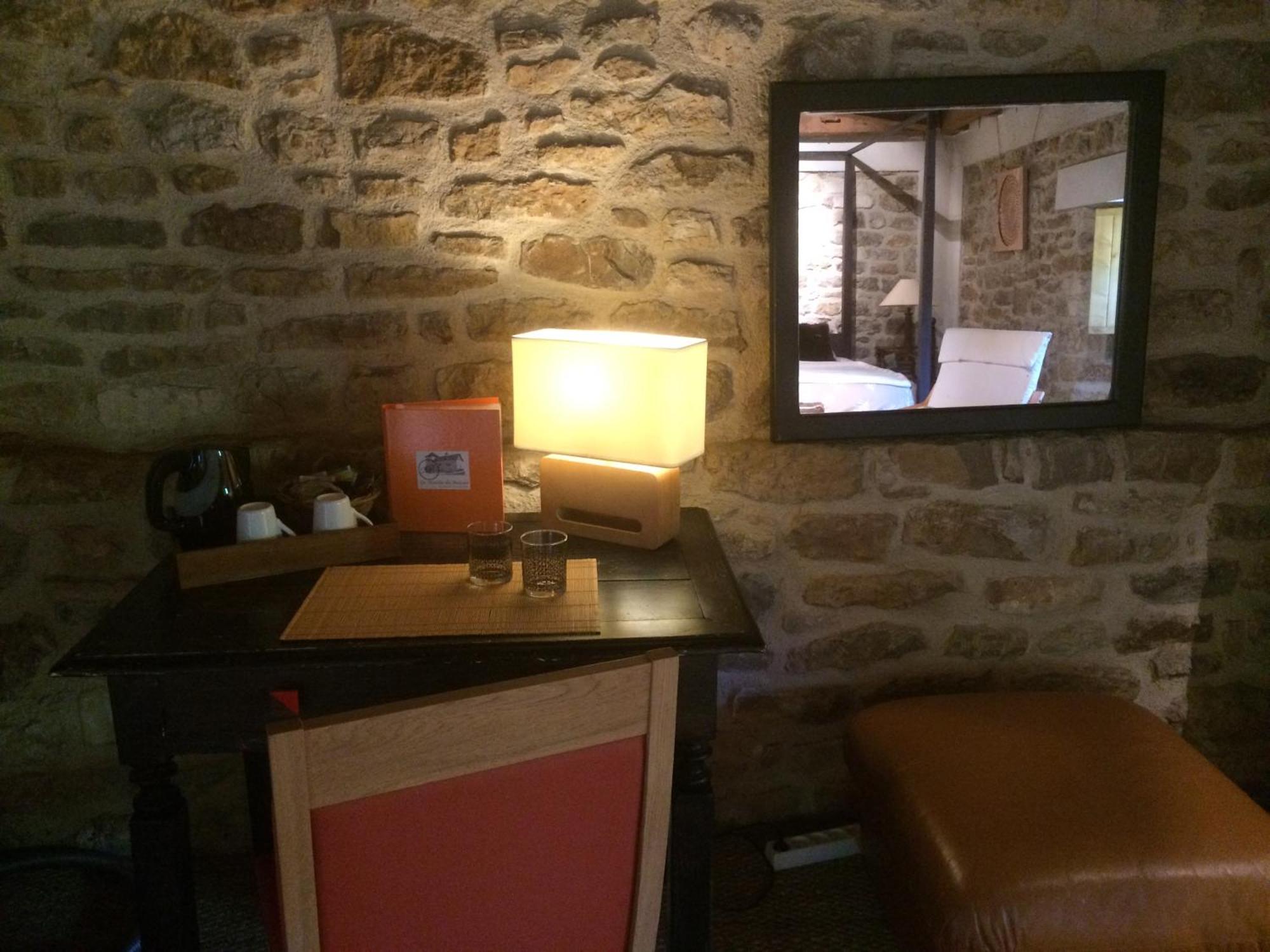 Le Moulin Du Boisset Bed and Breakfast Saint-Denis-lès-Martel Rum bild